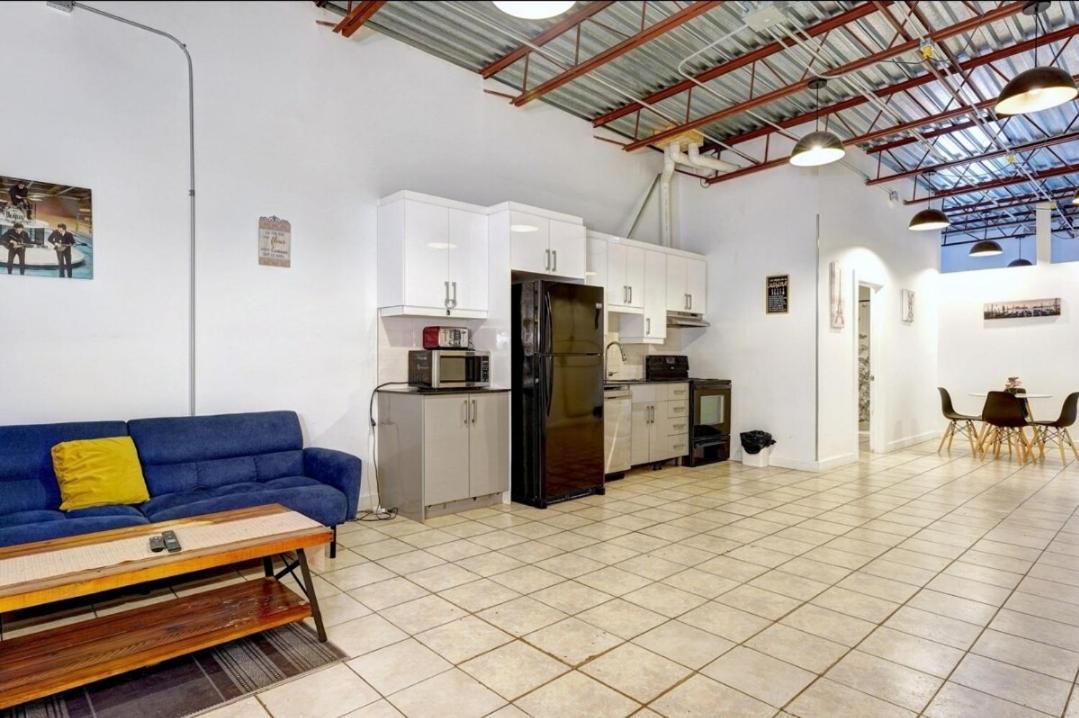 Apartment #1 - Big Loft - Plaza St-hubert *