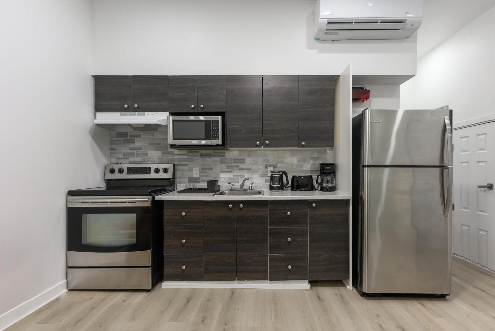 Three Bedroom Chic Downtown
