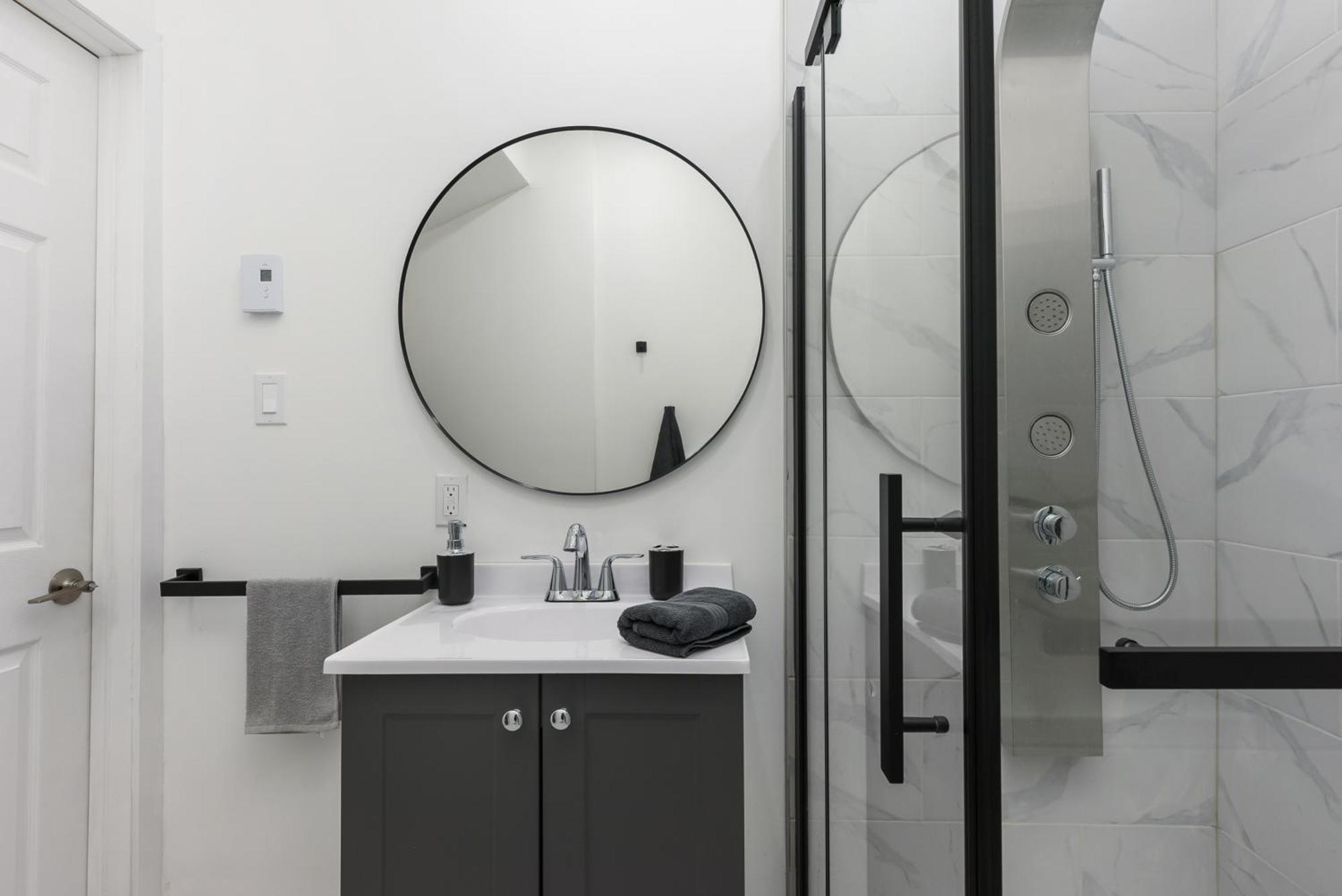 Apartment Three Bedroom Chic Downtown *