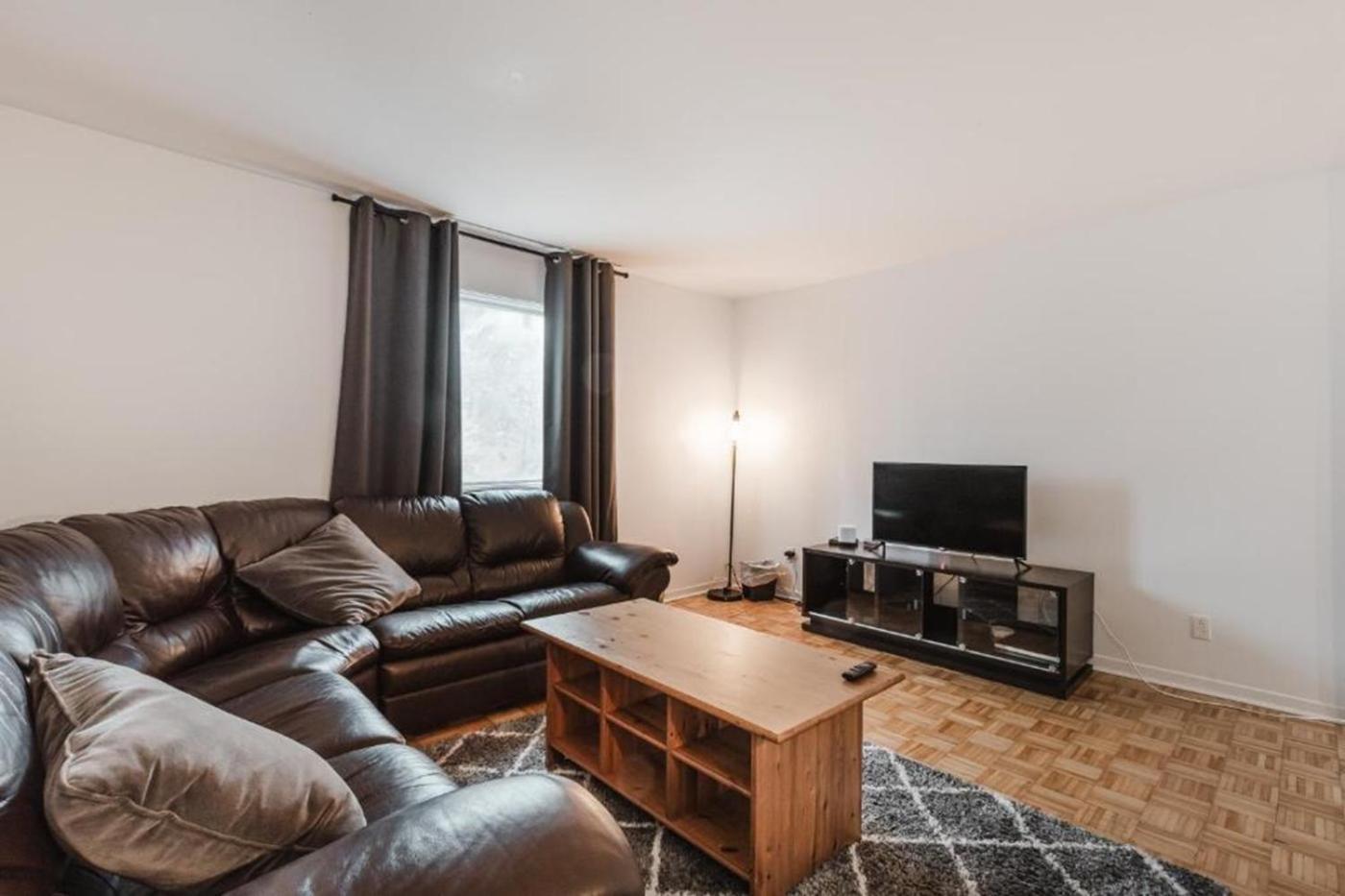 Spacious 3 Bedroom - 572 * Montreal
