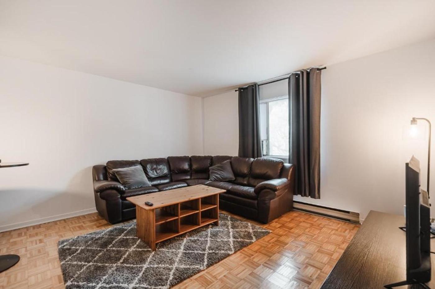Spacious 3 Bedroom - 572 Apartment Montreal