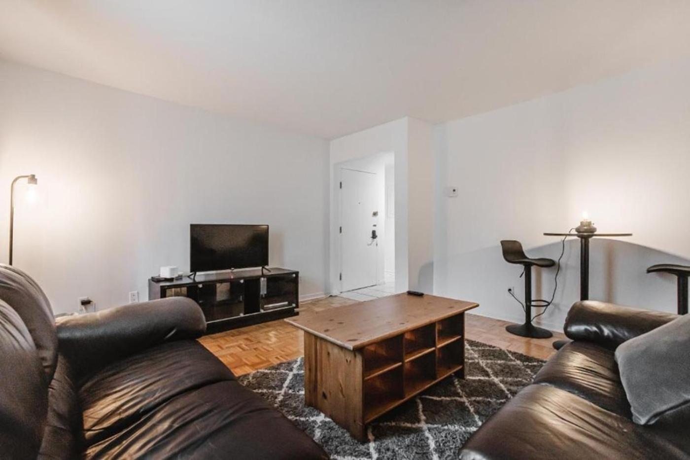 Spacious 3 Bedroom - 572 Apartment Montreal
