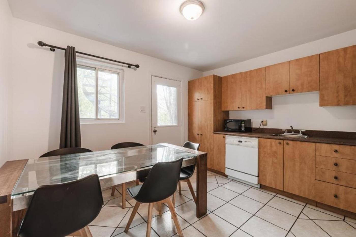 Spacious 3 Bedroom - 572