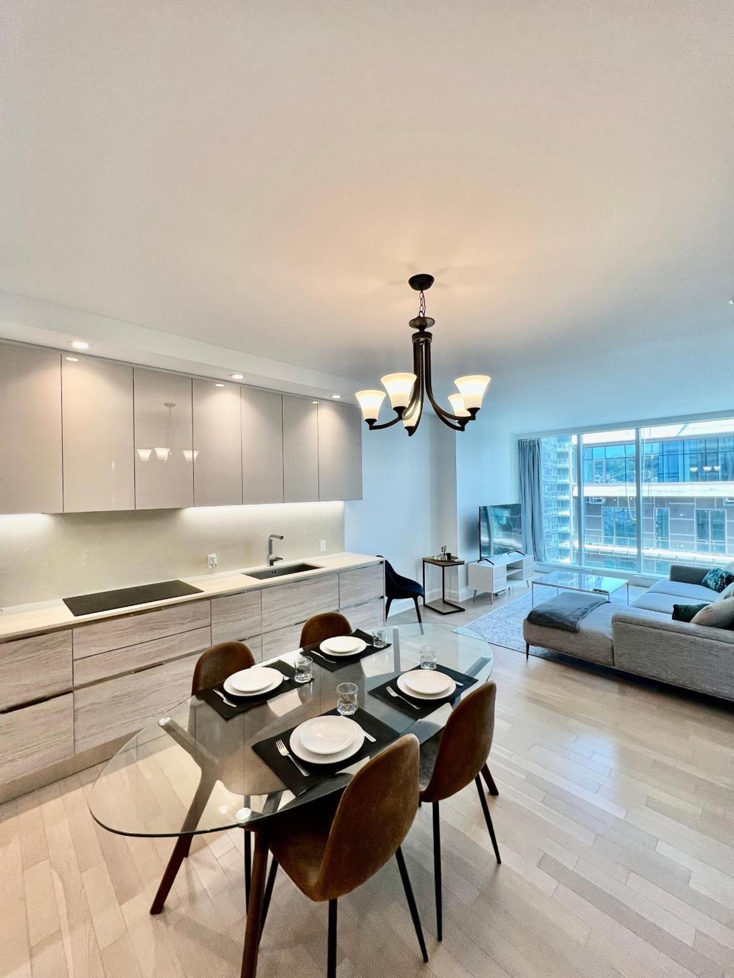 Perfect In Downtown Bell Center Apartment