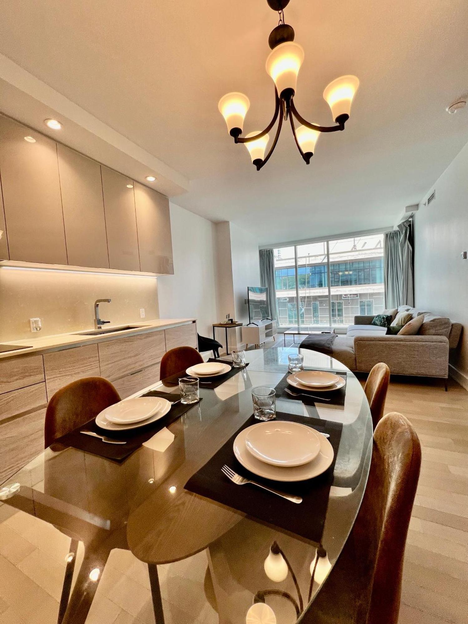 Perfect In Downtown Bell Center Apartment *