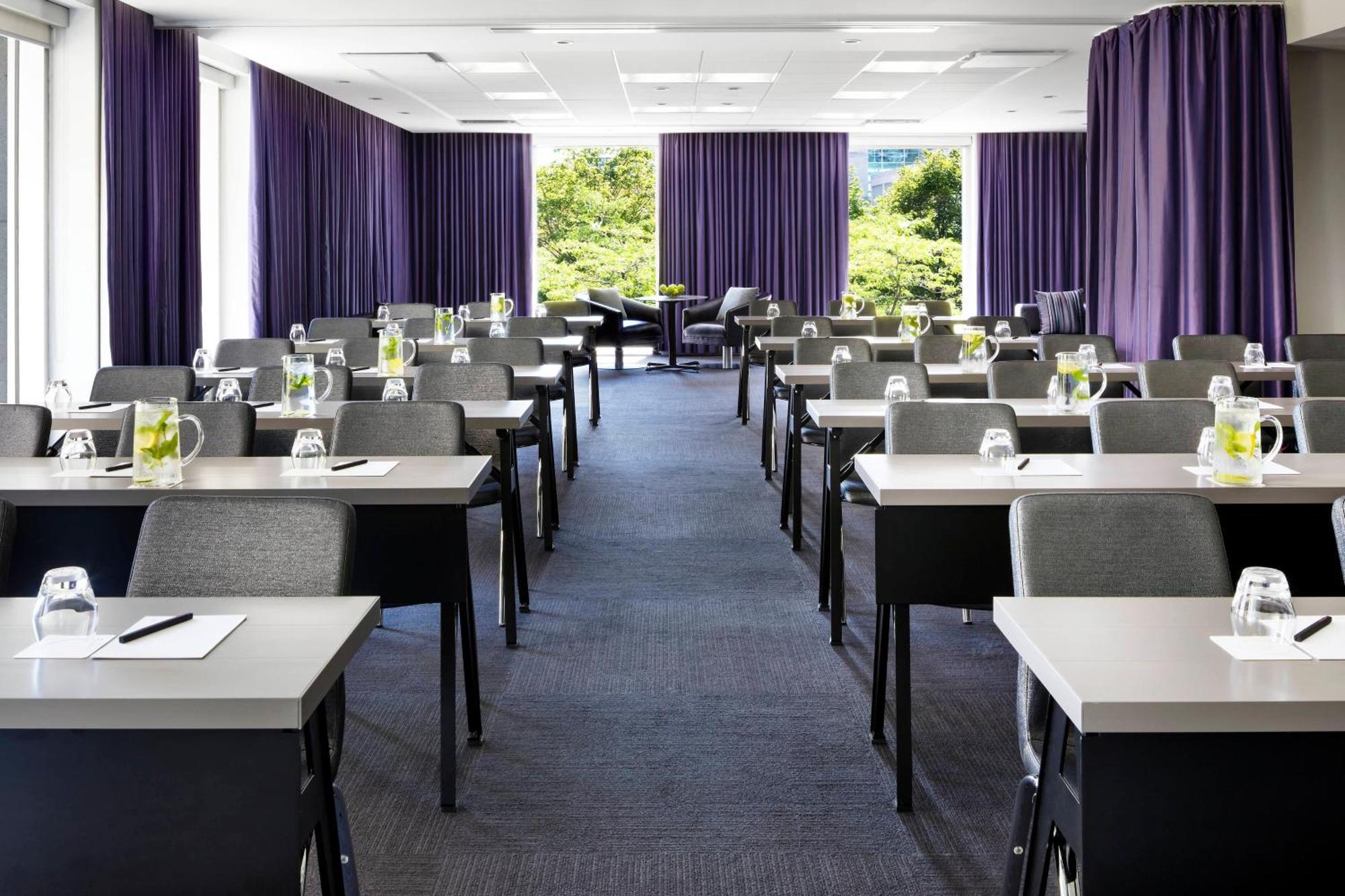 W 4* Montreal