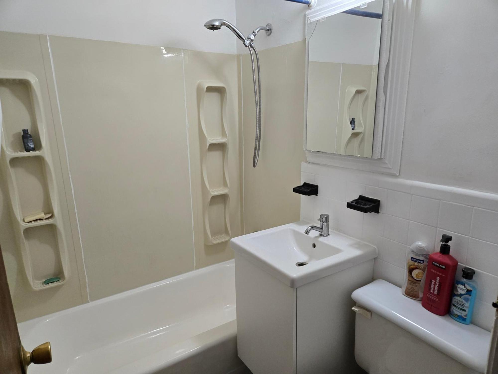 Guest house Harmony Near Metro Monk Station With Self Check-in Montreal