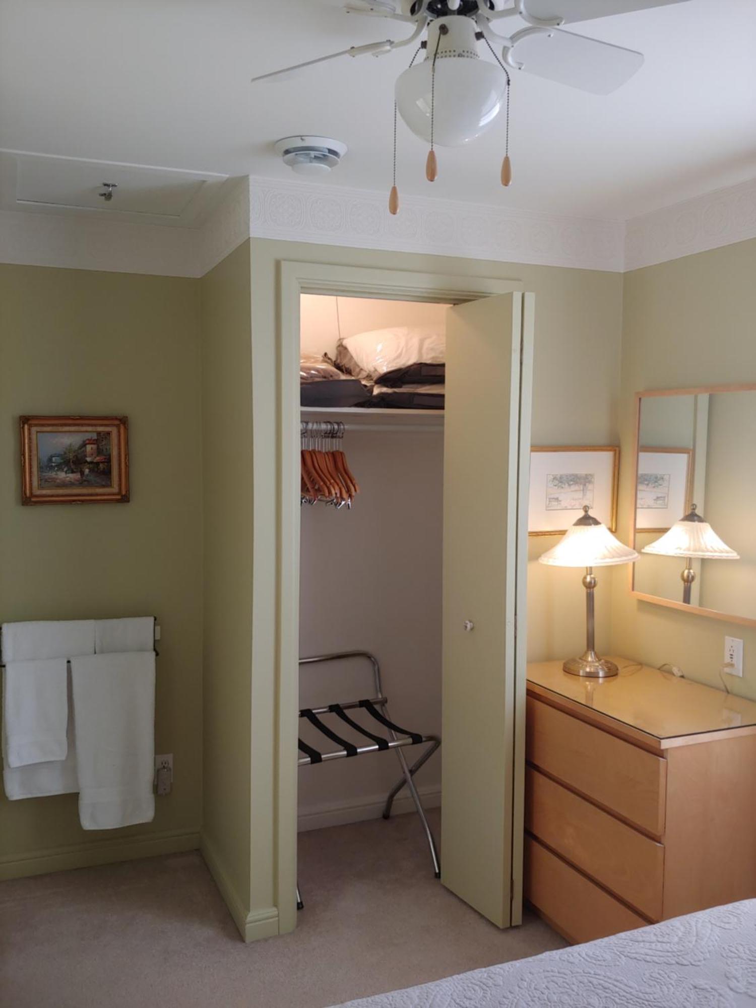 3 Bedrooms 3 Beds Near Metro -2 Parking Free