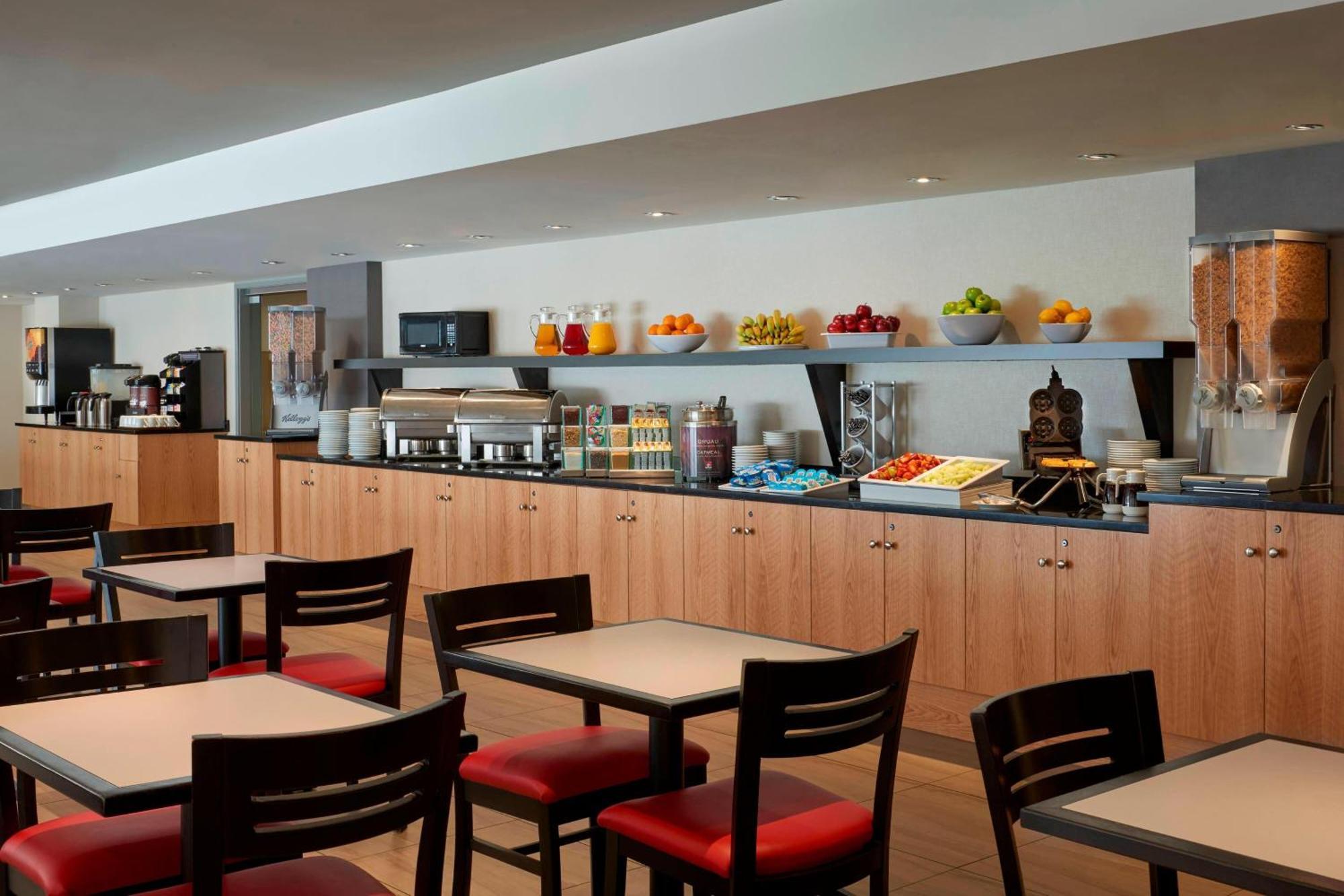 Hotel By Marriott Downtown 4*