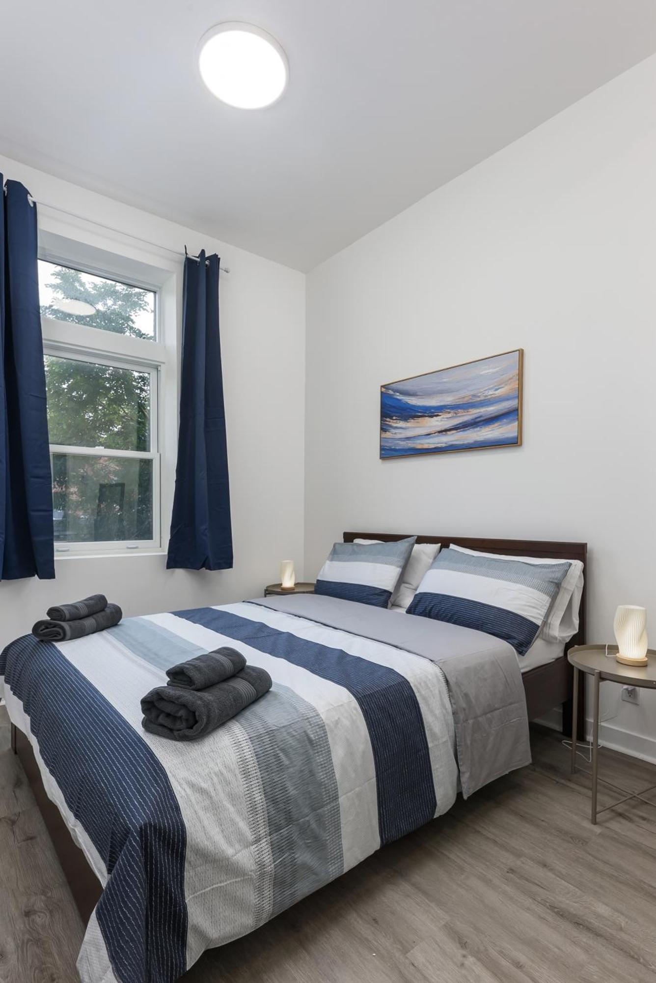 Apartment Brand New 2 Bedroom In The Heart Of The *