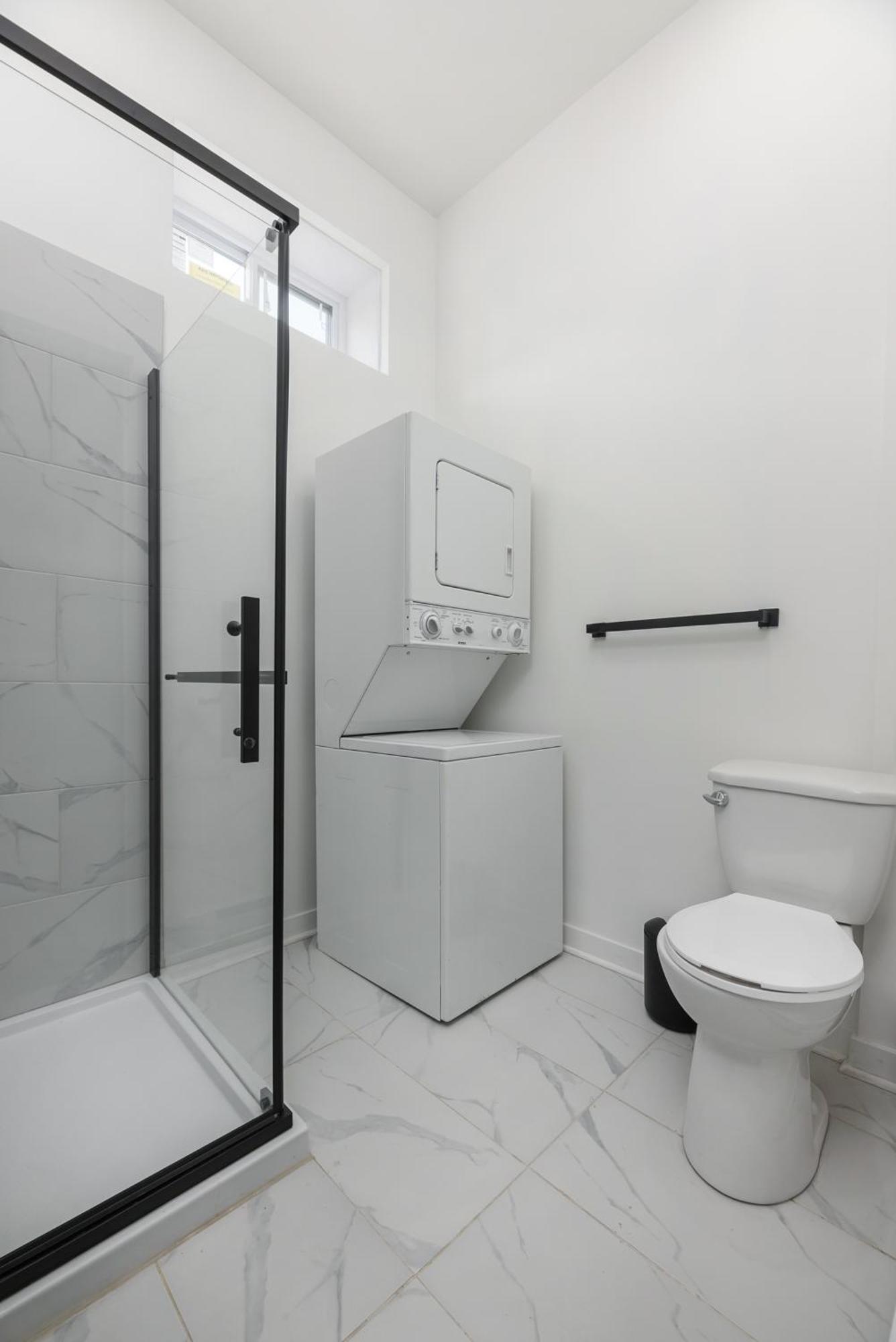 Apartment Brand New 2 Bedroom In The Heart Of The *