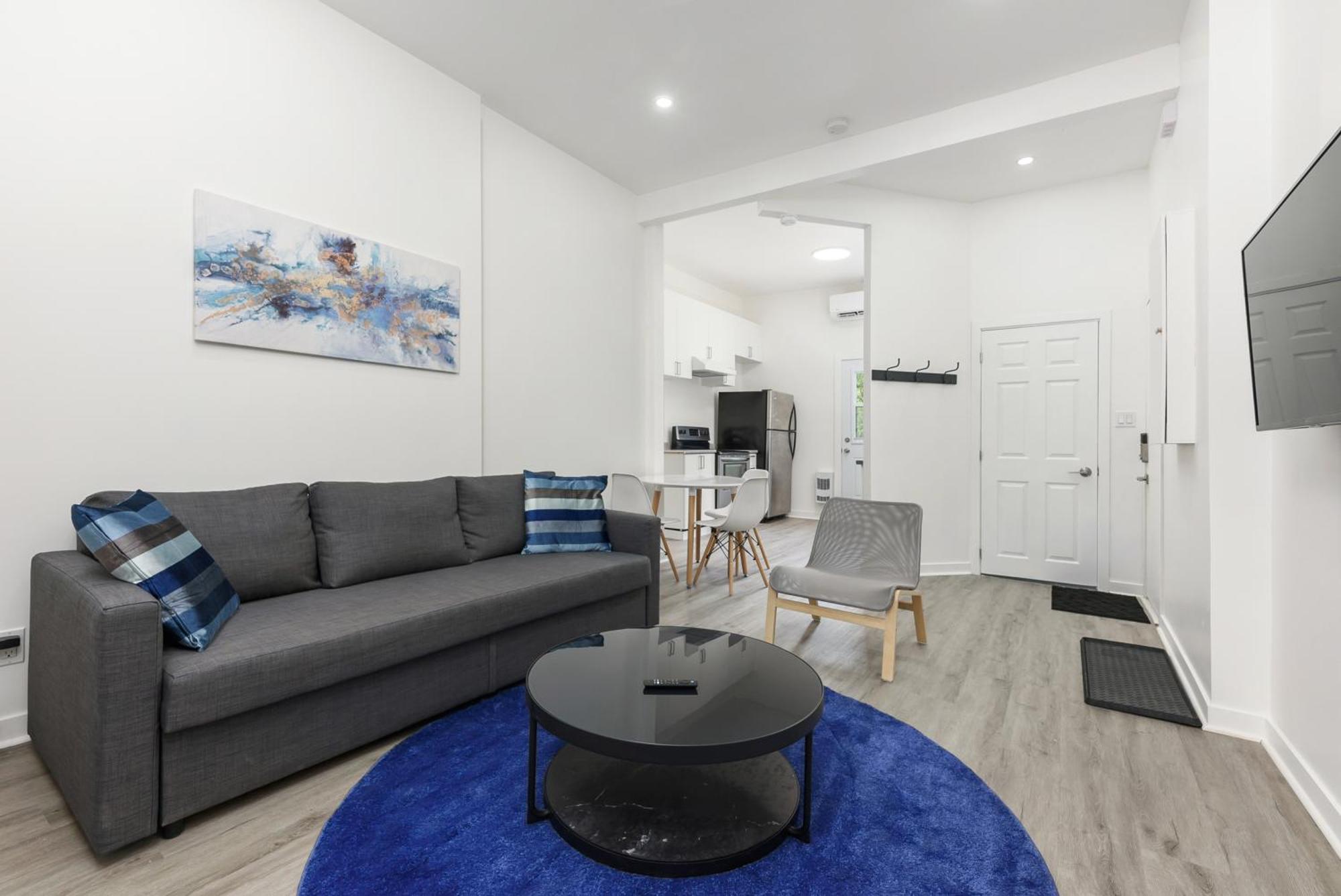 Apartment Brand New 2 Bedroom In The Heart Of The *