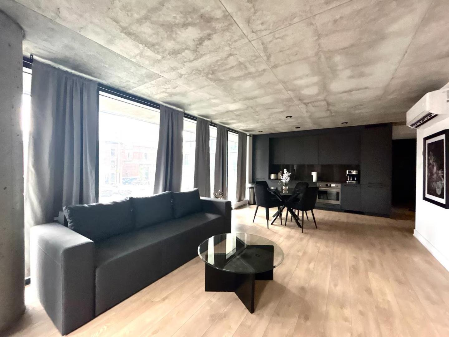 Apartment Stylish Two Bedroom Urban In Griffintown