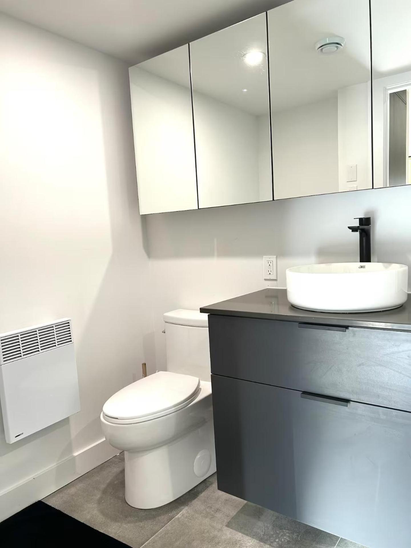 Stylish Two Bedroom Urban In Griffintown * Montreal