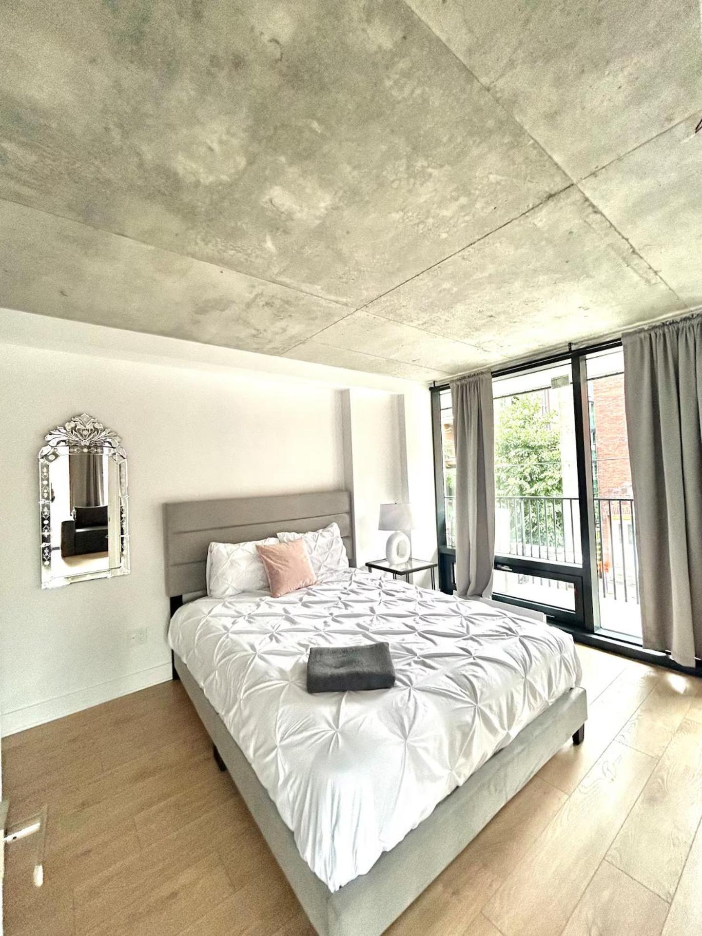 Stylish Two Bedroom Urban In Griffintown Montreal
