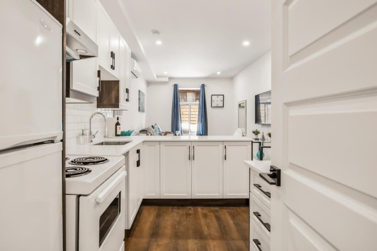 M11 Upscale Comfy Wac In Perfect Location Apartment *