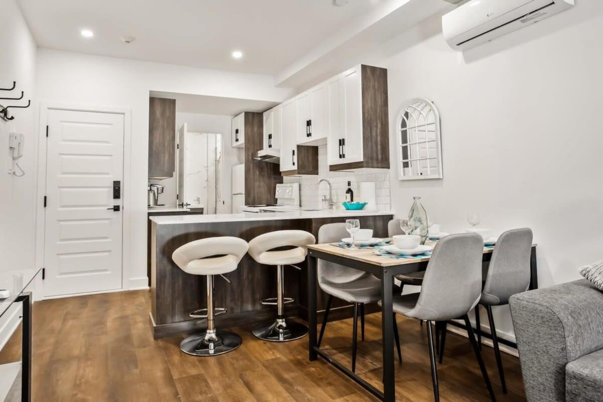 Apartment M11 Upscale Comfy Wac In Perfect Location *