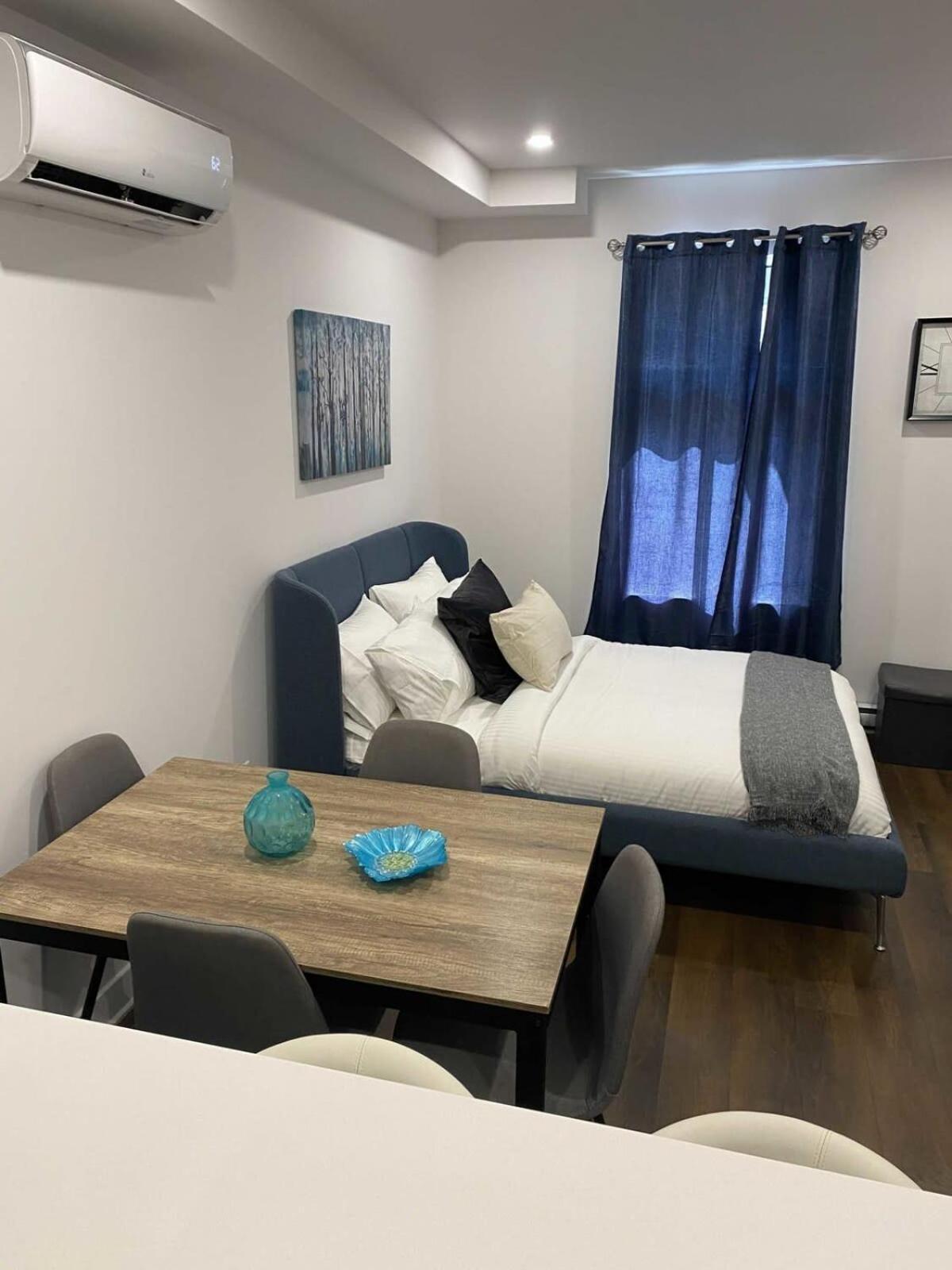 M11 Upscale Comfy Wac In Perfect Location *