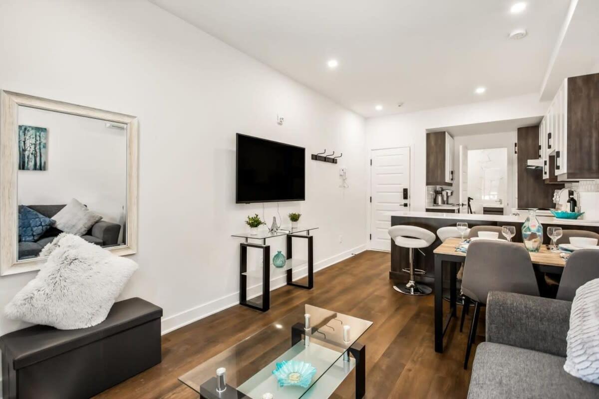 M11 Upscale Comfy Wac In Perfect Location Montreal