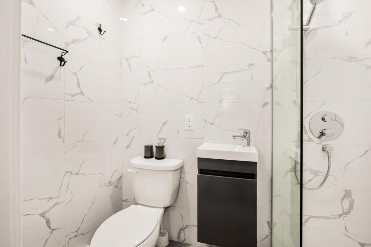 M11 Upscale Comfy Wac In Perfect Location Apartment