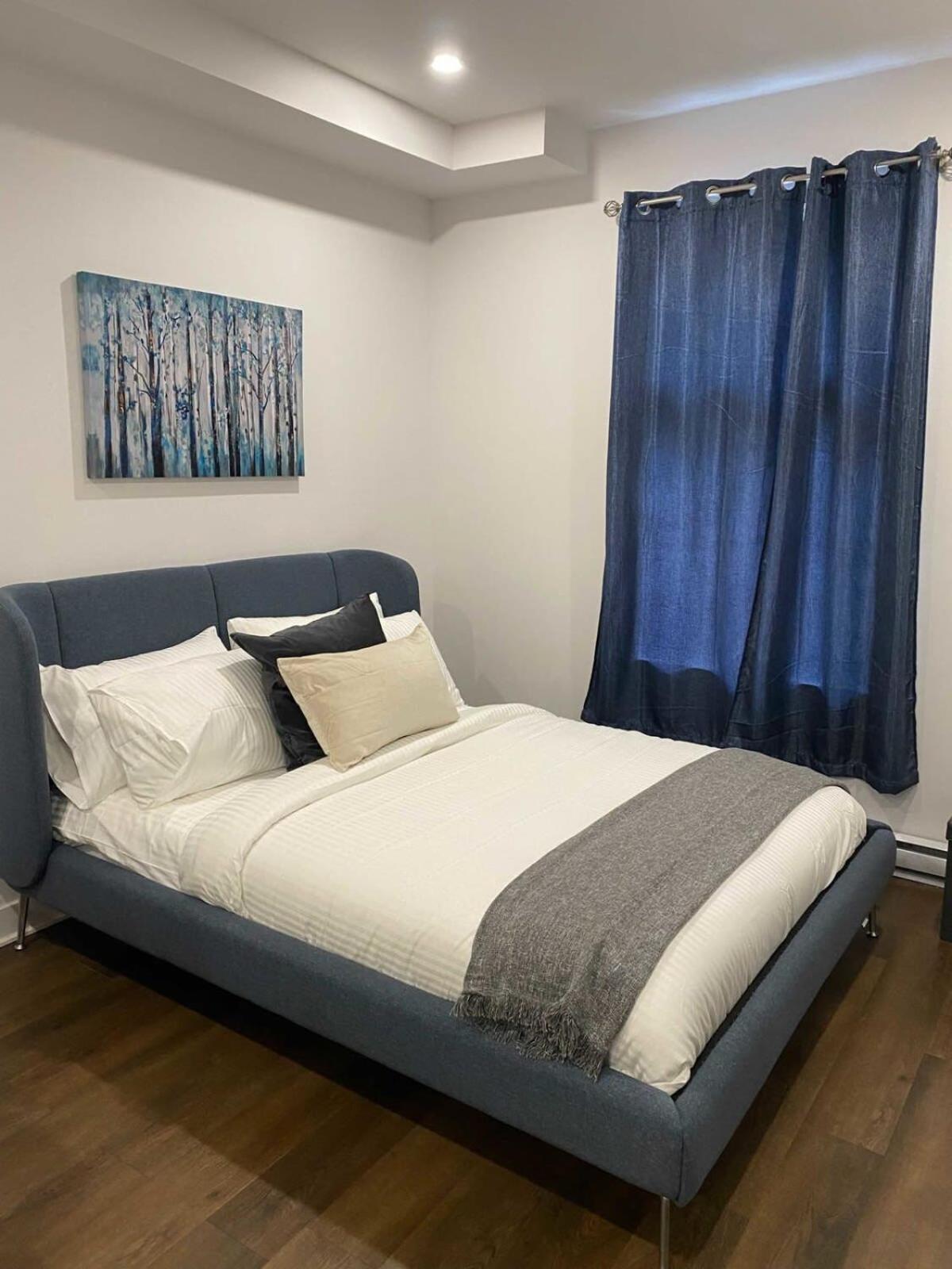 M11 Upscale Comfy Wac In Perfect Location Montreal