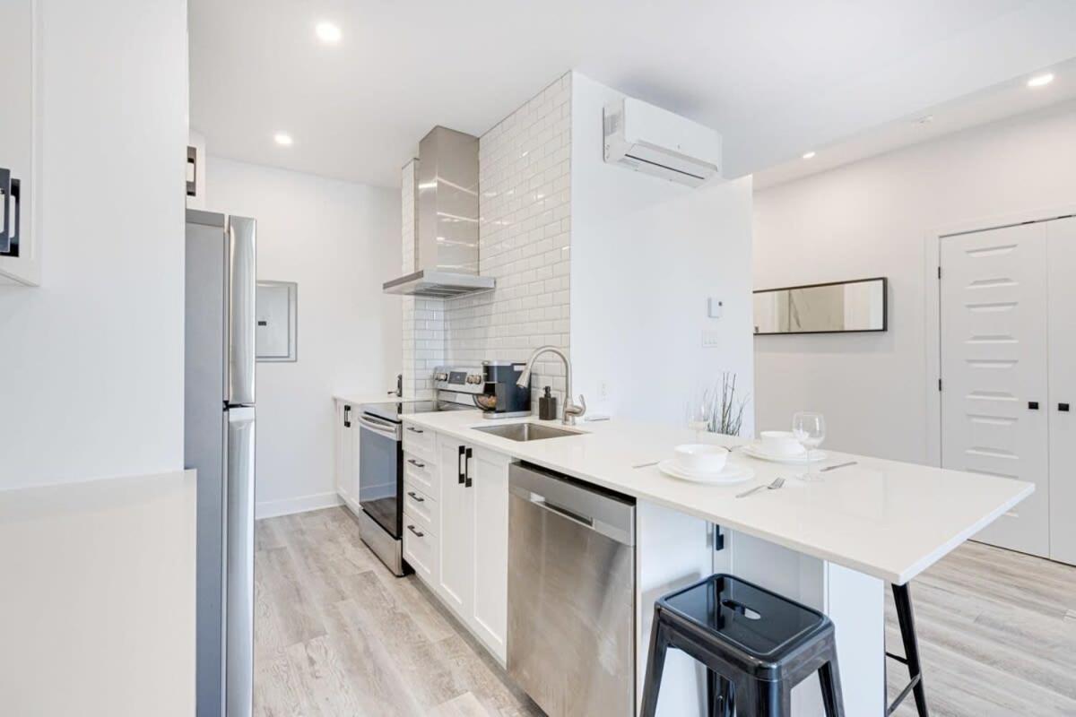 M11 Upscale Spacious 1br Wkingbed Ac In Heart Of Plateaumile-end Montreal
