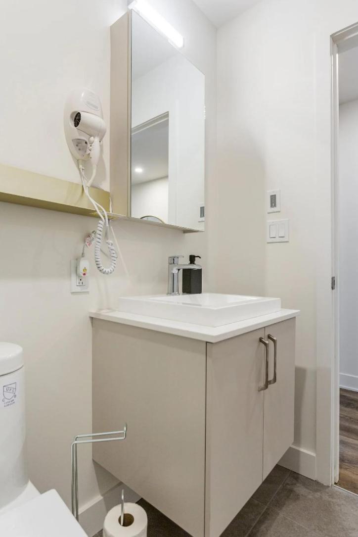 2br+gym For Vip Corporate & Students Downtown Mtl Apartment Montreal