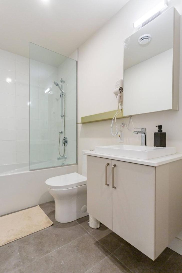 2br+gym For Vip Corporate & Students Downtown Mtl Apartment *