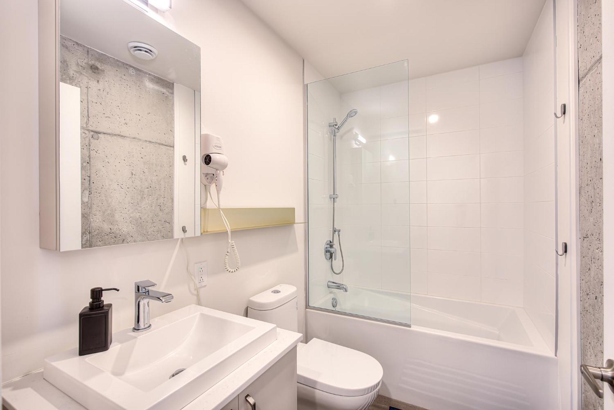 Apartment 2br+gym For Vip Corporate & Students Downtown Mtl *