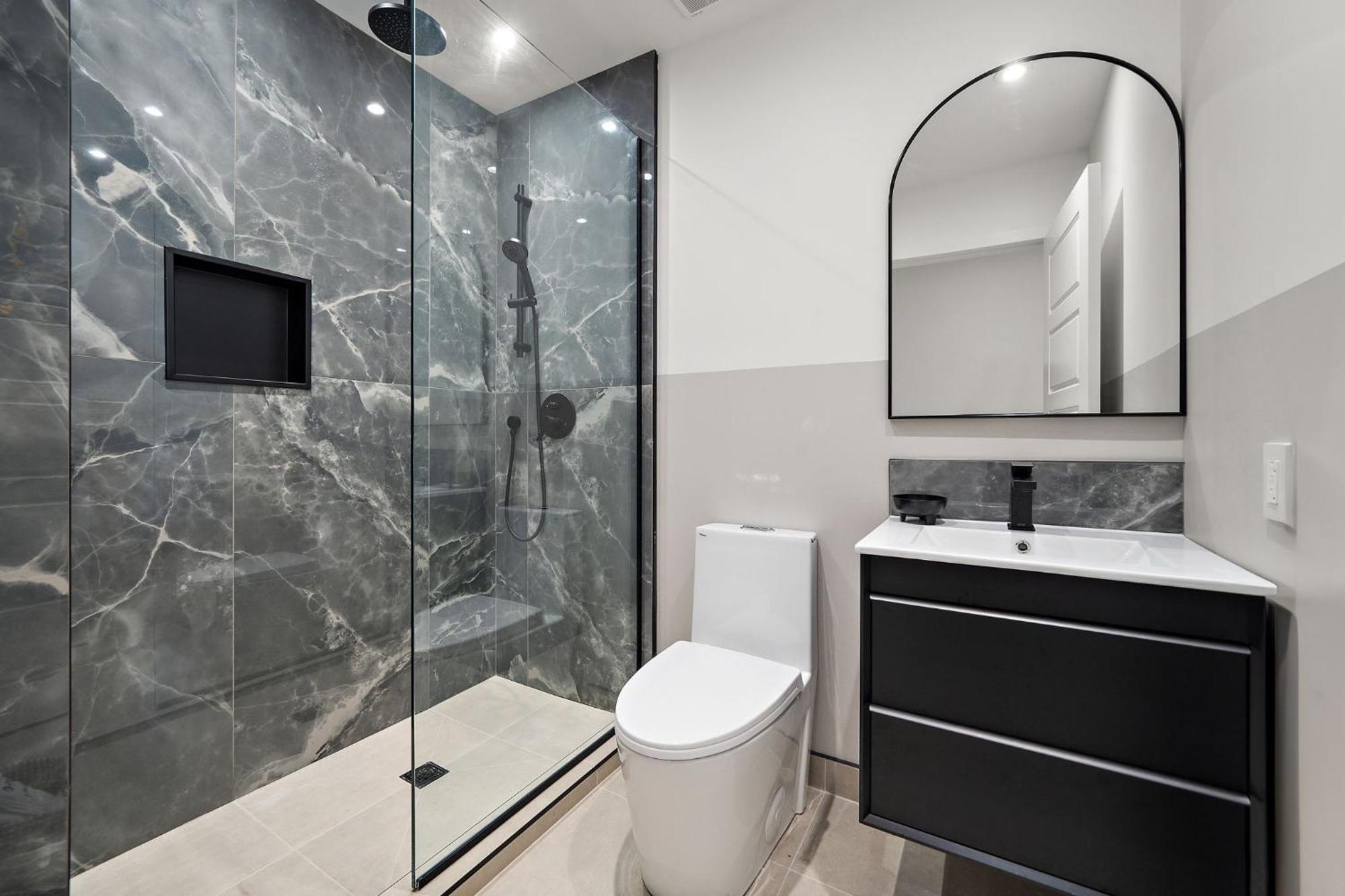 511 Place D'armes 3br 65 * Montreal