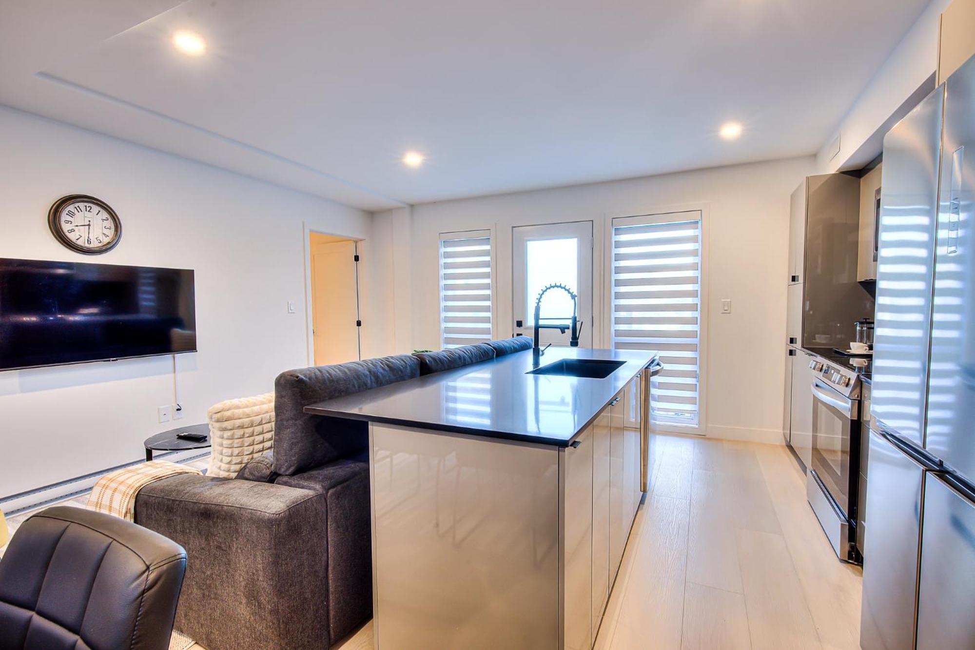 Apartment Restful Nights, Adventure Days Await! Montreal