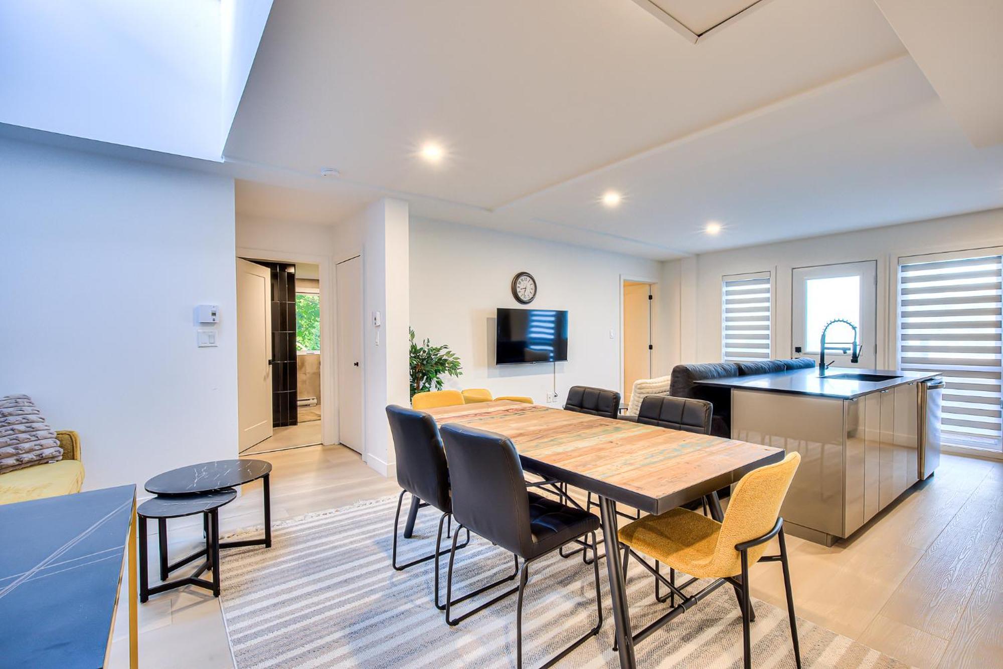 Apartment Restful Nights, Adventure Days Await! Montreal