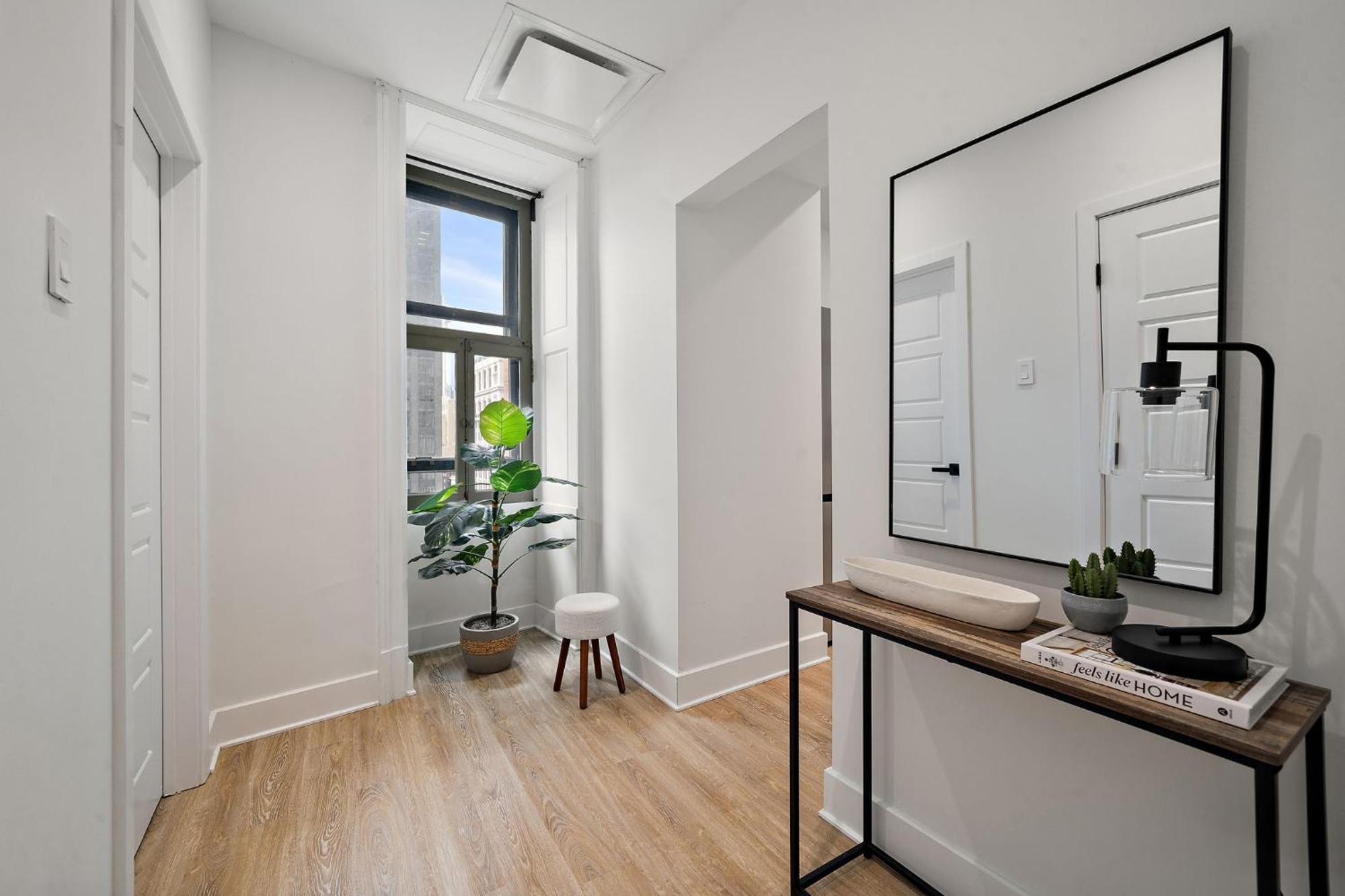 511 Place D'armes 3br 65 Apartment Montreal