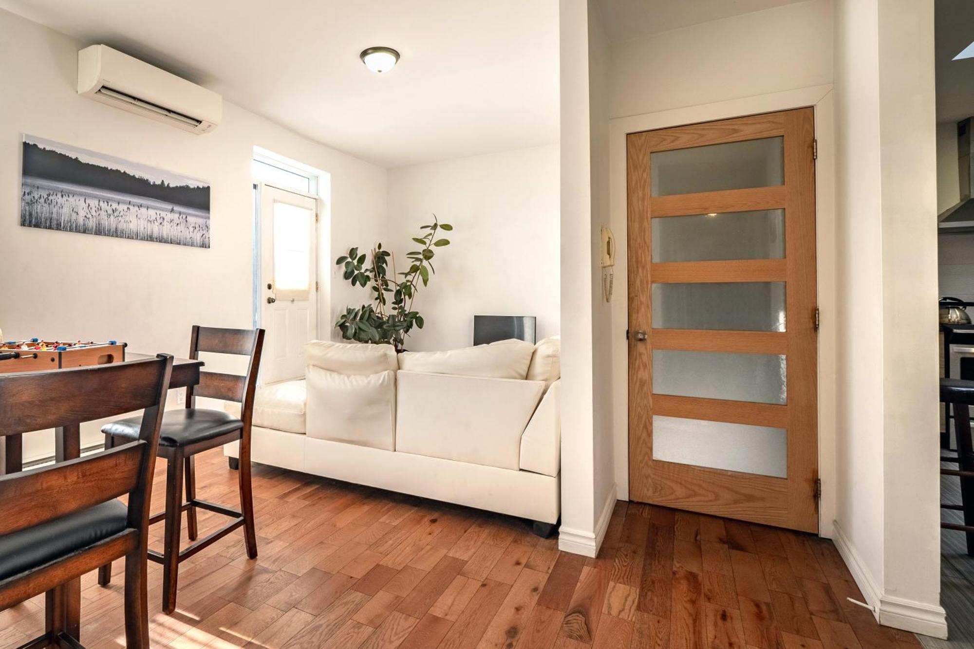 Apartment Roomy - Plateau Mont-royal Montreal