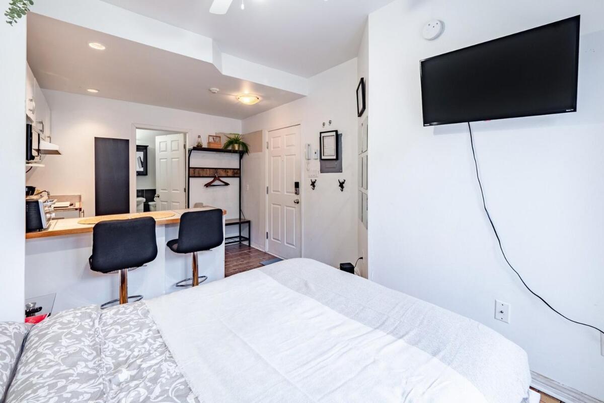 Cozy - Rue Ste-catherine Montreal