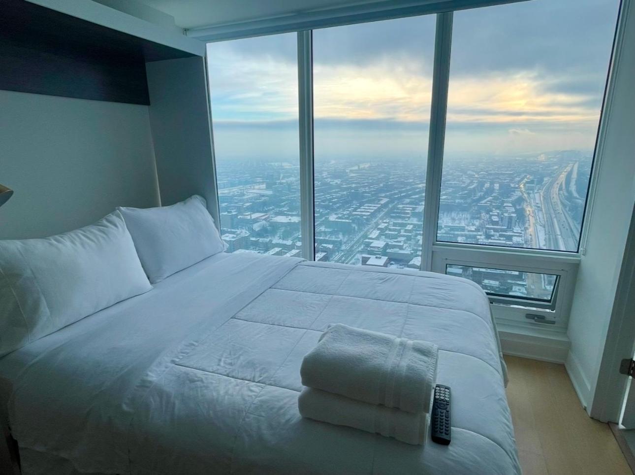 Spectacular Skyline Views - Downtown - Luxury & Penthouse * Montreal