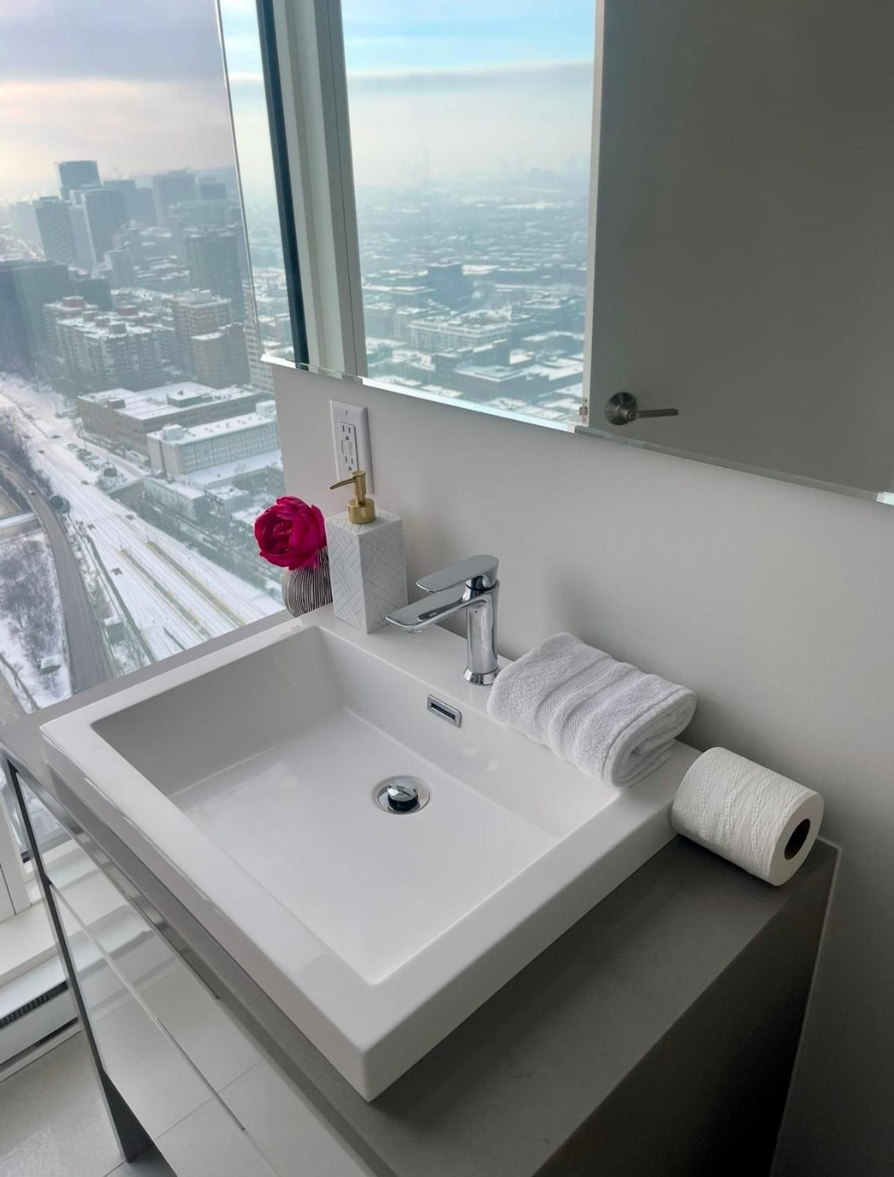 Spectacular Skyline Views - Downtown - Luxury & Penthouse *