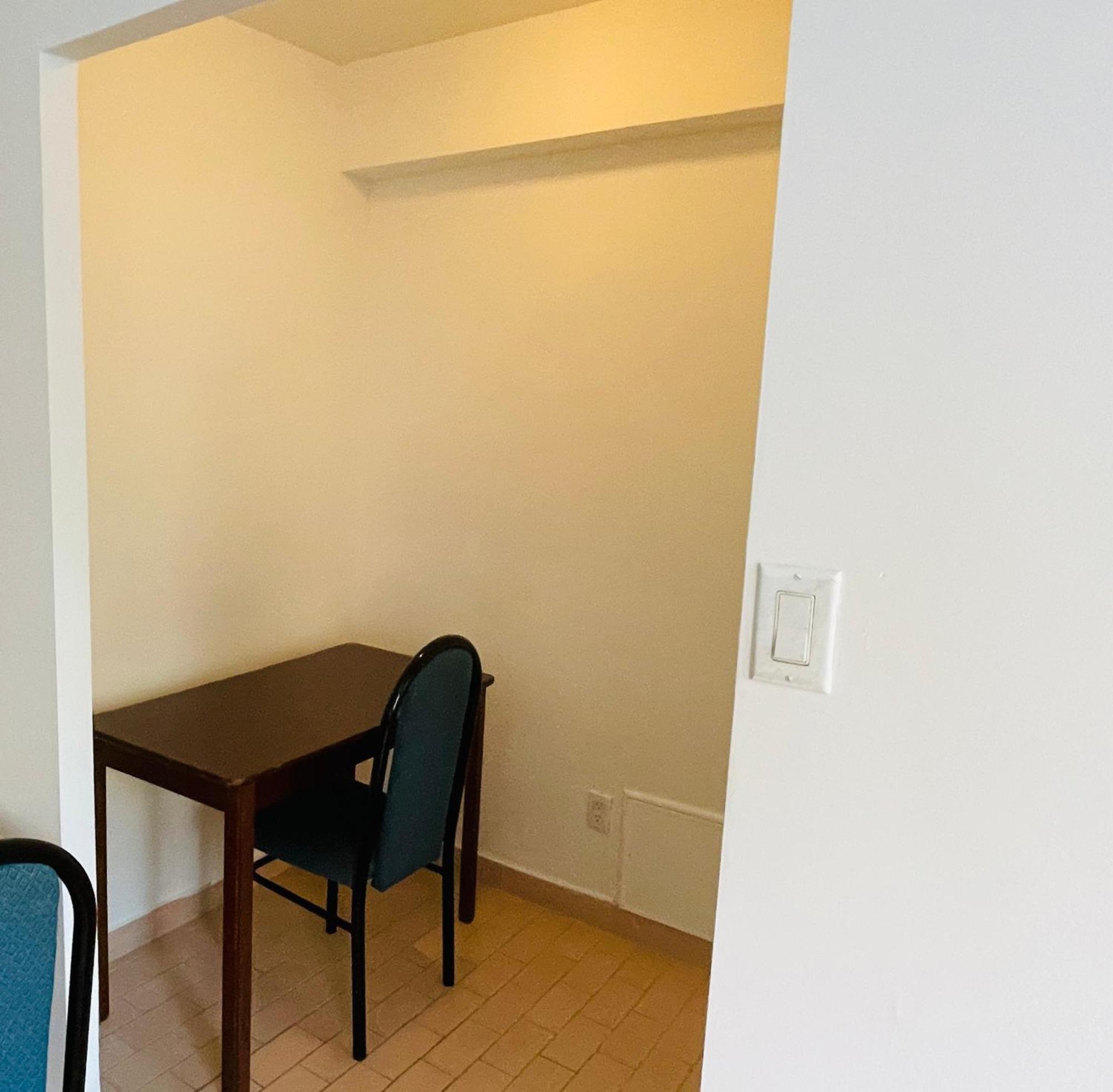 Apartment Stylish Comfortable In The Golden Square Mile Montreal