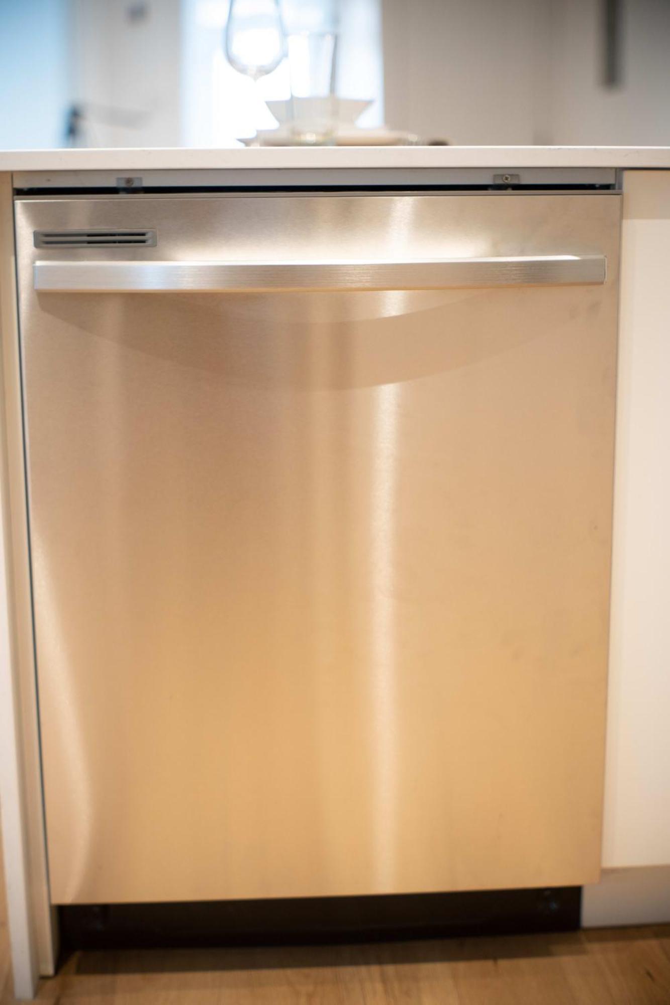 Beautiful 3-bedr Downtown 2min To Metro Apartment