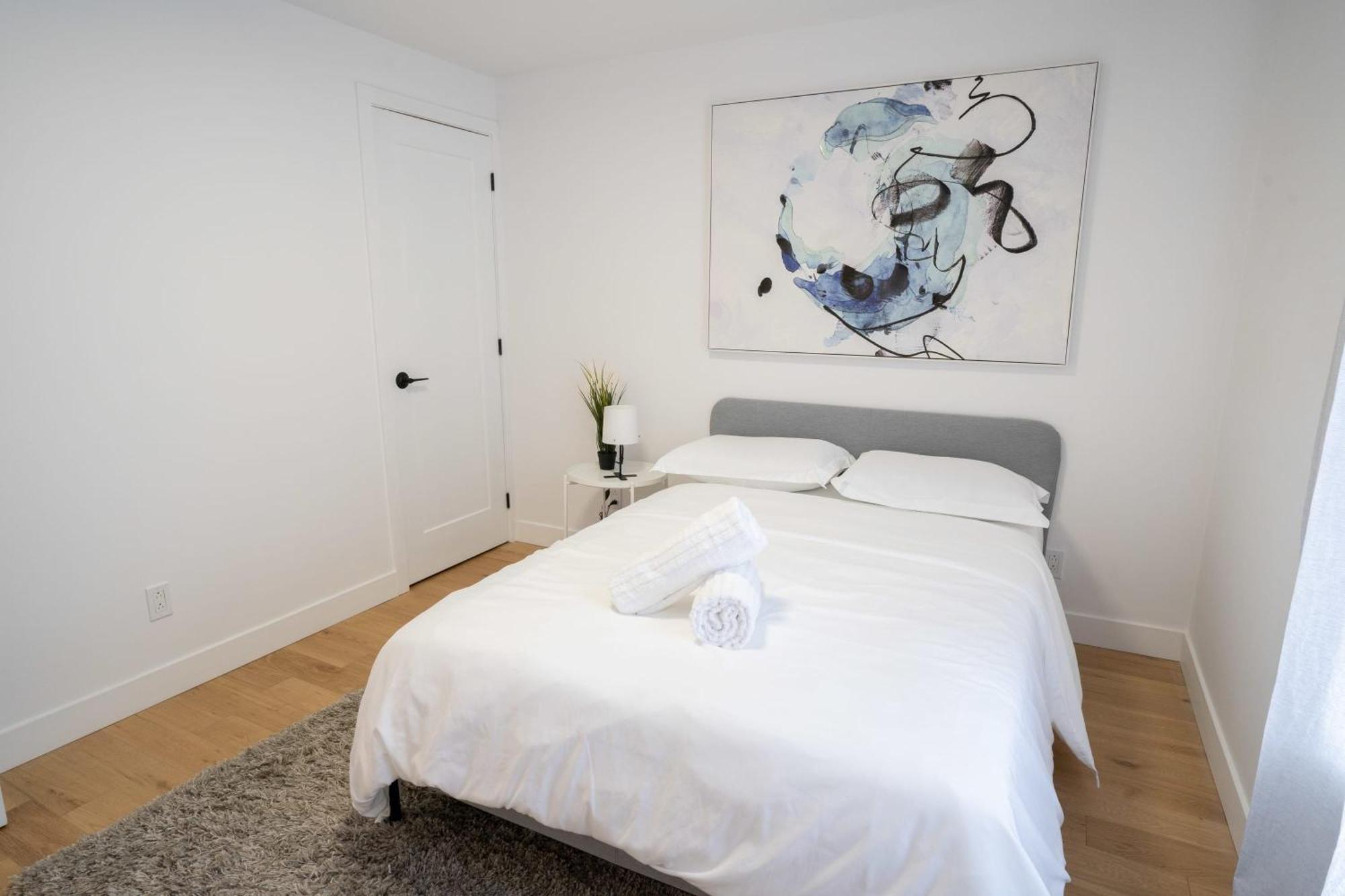 Beautiful 3-bedr Downtown 2min To Metro Apartment *