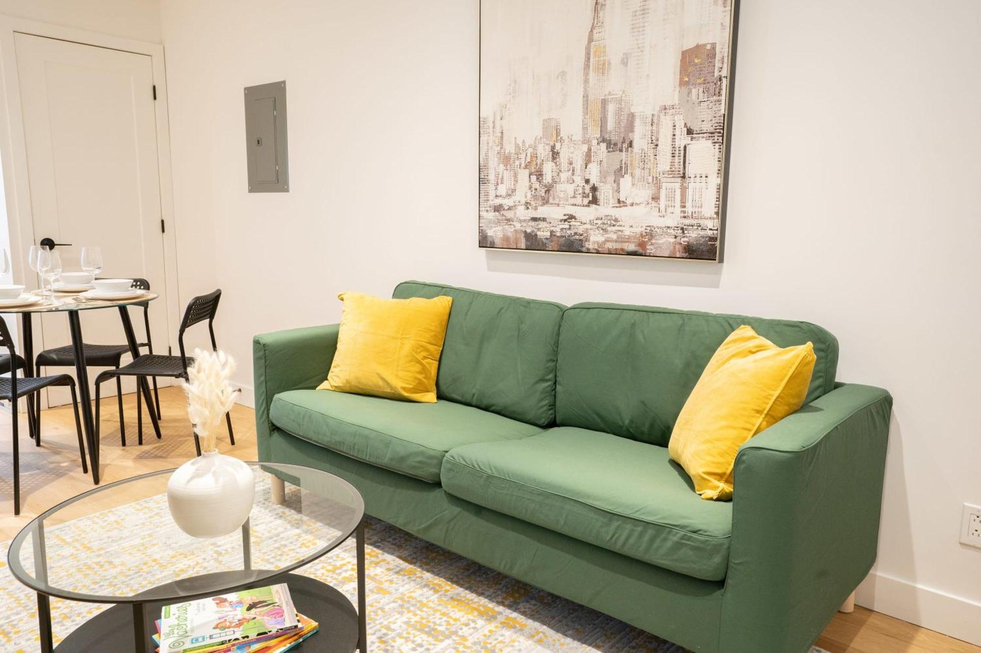 Apartment Beautiful 3-bedr Downtown 2min To Metro Montreal
