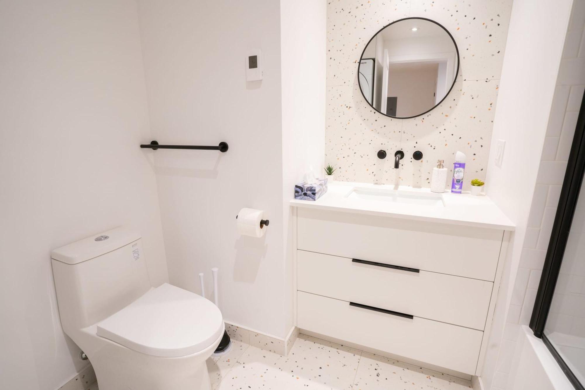 Apartment Beautiful 3-bedr Downtown 2min To Metro