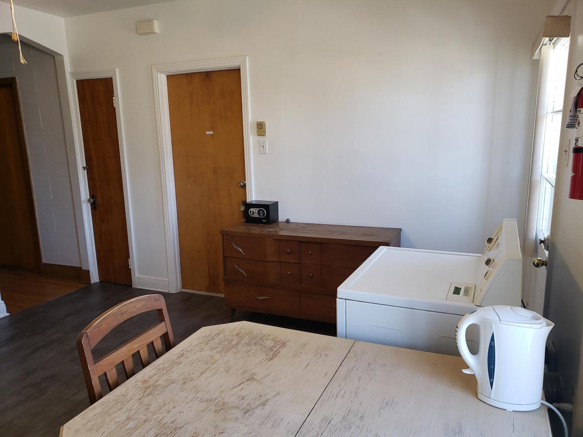 Bright Near Metro Monk Station With Self Check-in Guest house *