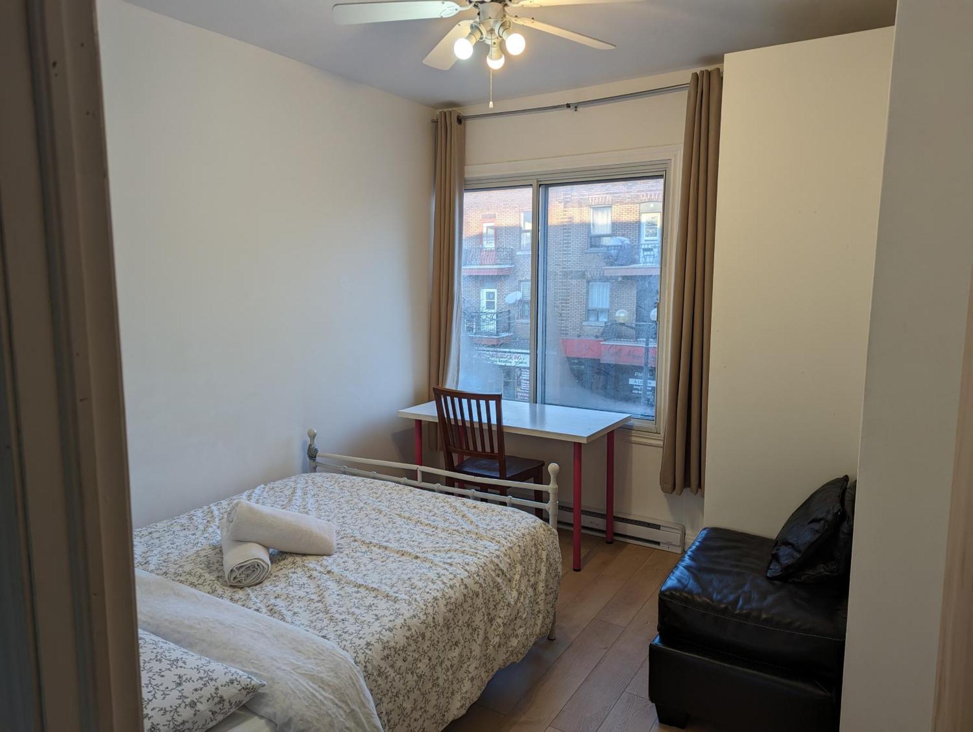Harmony Near Metro Monk Station With Self Check-in Guest house Montreal
