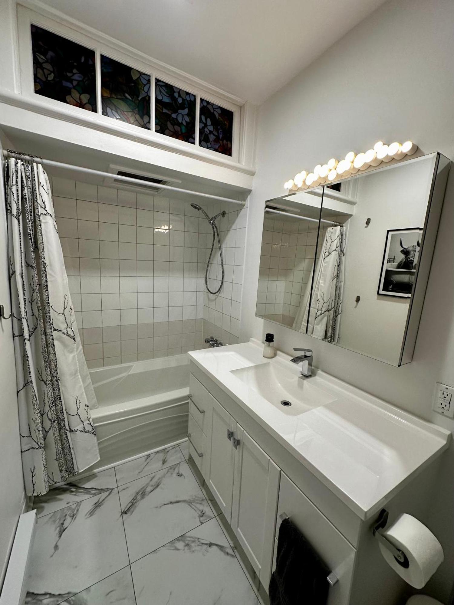 Private Bedroom #3 - Cremazie *