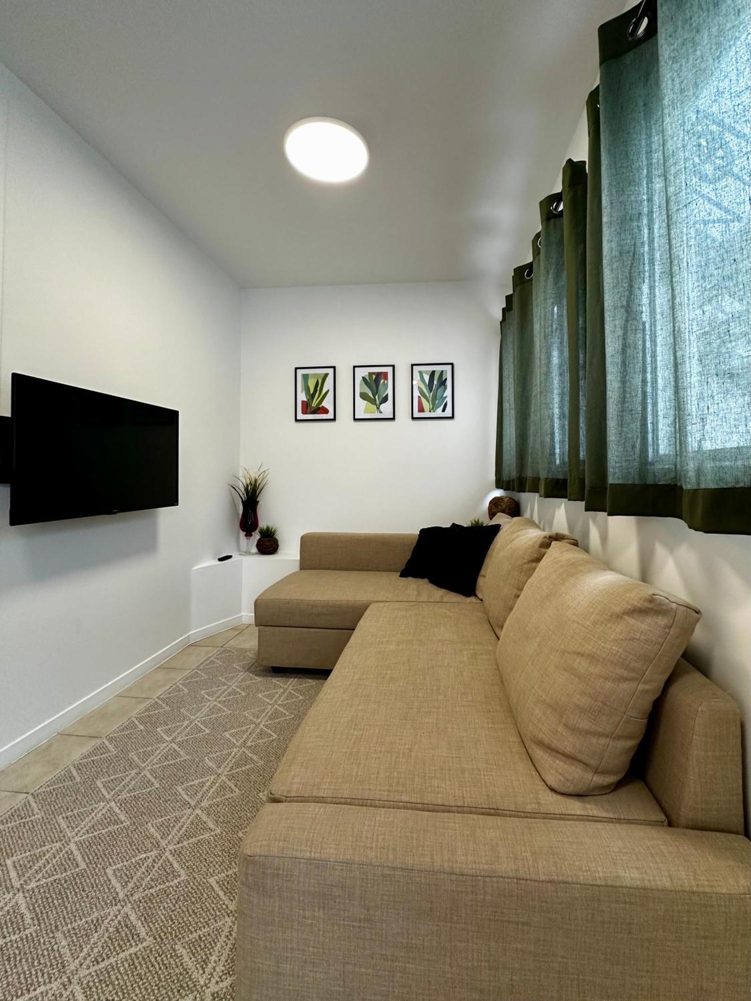 Private Bedroom #3 - Cremazie