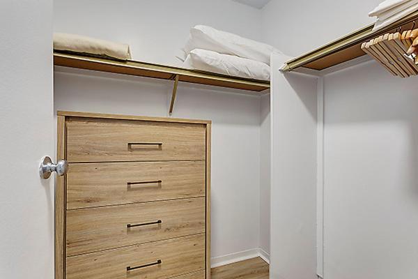 Apartment One Bedroom Oasis Steps Away From Mount Royal