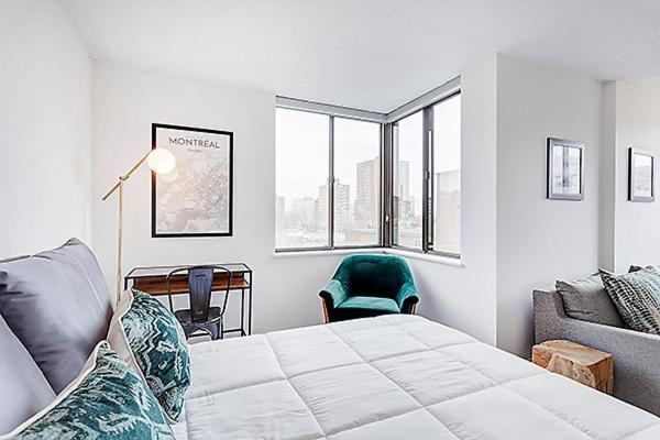One Bedroom Oasis Steps Away From Mount Royal Apartment *