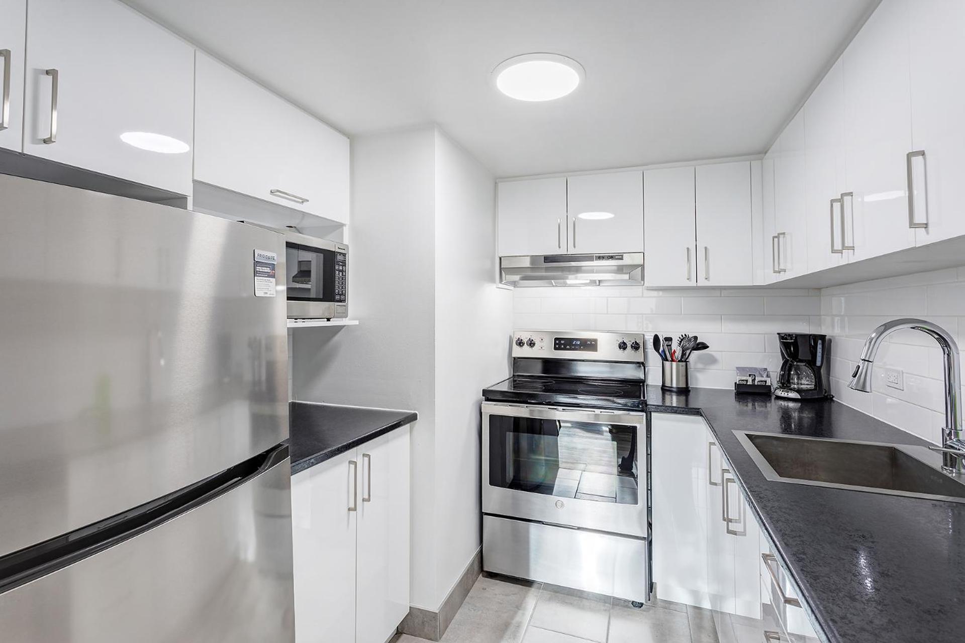 Apartment One Bedroom Oasis Steps Away From Mount Royal *