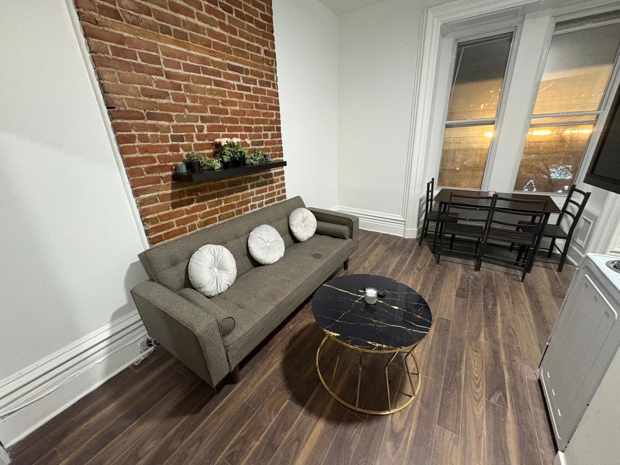 Apartment Broadway